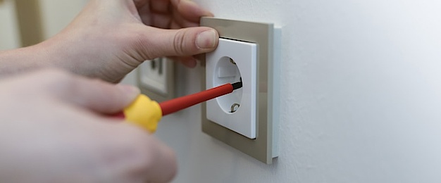 Elektro­installation bei Elektrotechnik Plus Minus GmbH in Mörfelden-Walldorf
