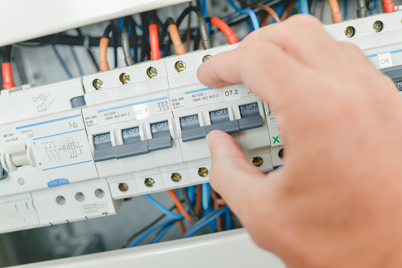 Elektro­installation bei Elektrotechnik Plus Minus GmbH in Mörfelden-Walldorf