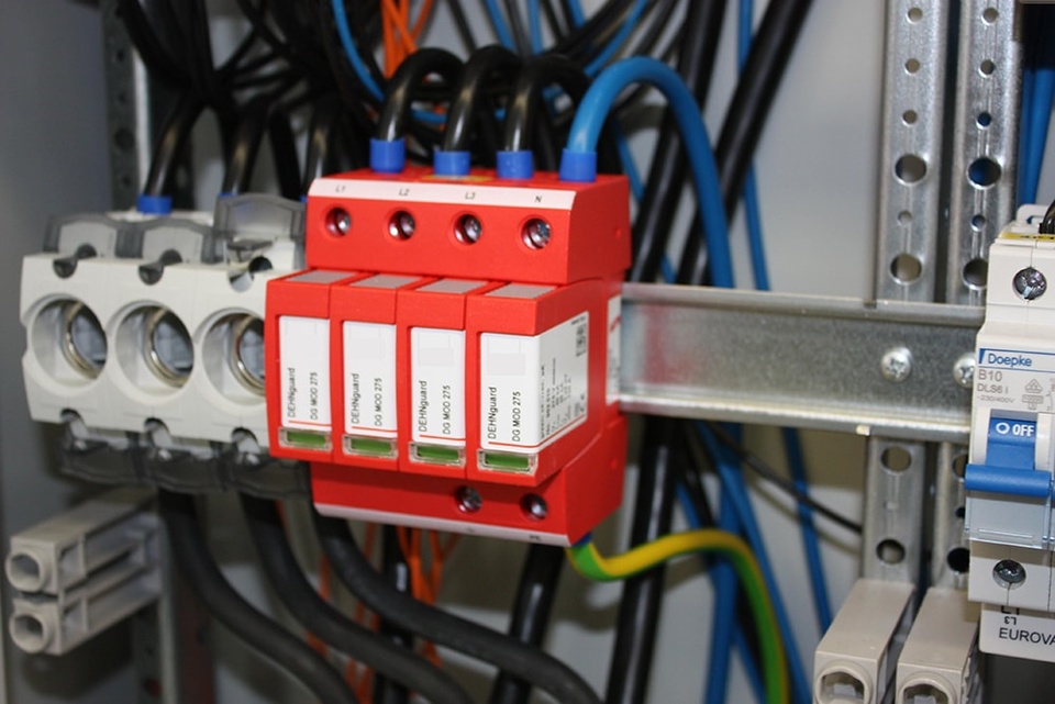 U berspannungsschutz bei Elektrotechnik Plus Minus GmbH in Mörfelden-Walldorf